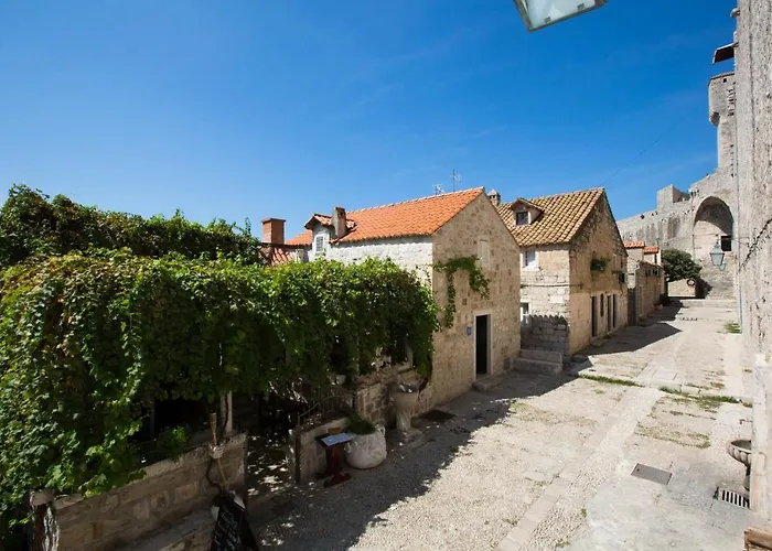 Lucia Old Town Апартаменты *