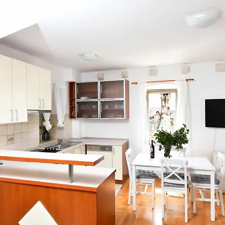 Lucia Old Town دوبروفينك