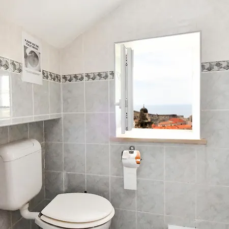 Lucia Old Town دوبروفينك